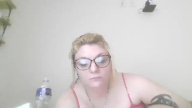 Snapshot of liltrinketgirl chatting on July 19, 2026, 8:56 pm liltrinketgirl online show from July 19, 2026, 8:56 pm