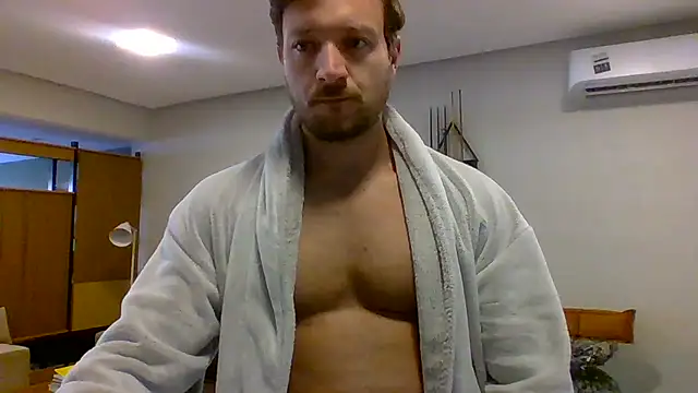 Snapshot of Mrgray28 chatting on July 7, 2026, 8:02 pm Mrgray28 online show from July 7, 2026, 8:02 pm