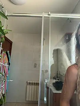 lunavelveett online show from July 7, 2026, 1:26 pm