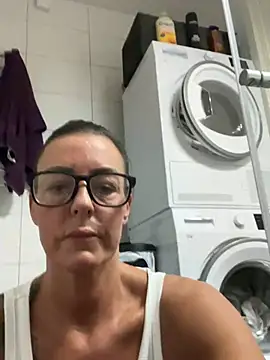 Snapshot of ElectricEv chatting on July 7, 2026, 9:24 am ElectricEv online show from July 7, 2026, 9:24 am