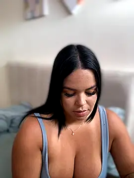 AliceStarshine online show from November 27, 2025, 5:04 pm