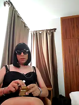 Snapshot of ladyofthenightlondon chatting on July 4, 2026, 6:19 am ladyofthenightlondon online show from July 4, 2026, 6:19 am