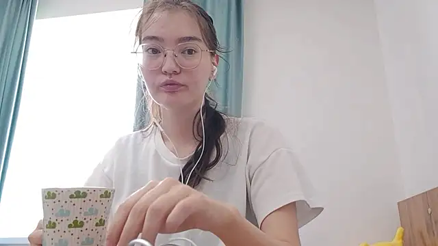 BeatrizGeving online show from July 6, 2026, 7:16 am