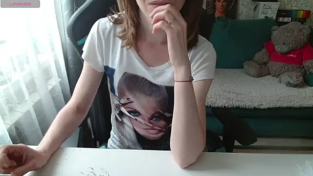 Snapshot of __Alisa__ chatting on July 7, 2026, 2:43 pm Alisa online show from July 7, 2026, 2:43 pm