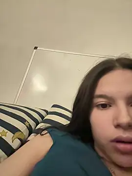 cristinaculona online show from July 14, 2026, 10:37 pm
