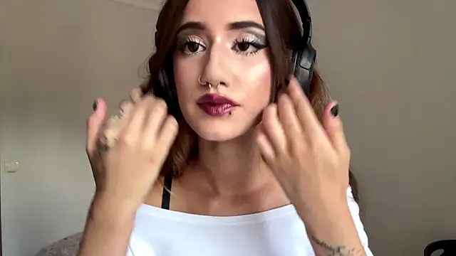 JuliaPierce online show from July 8, 2026, 2:32 pm