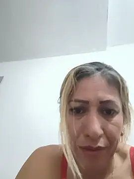 Snapshot of cielo-rojo chatting on July 14, 2026, 4:23 pm cielo-rojo online show from July 14, 2026, 4:23 pm
