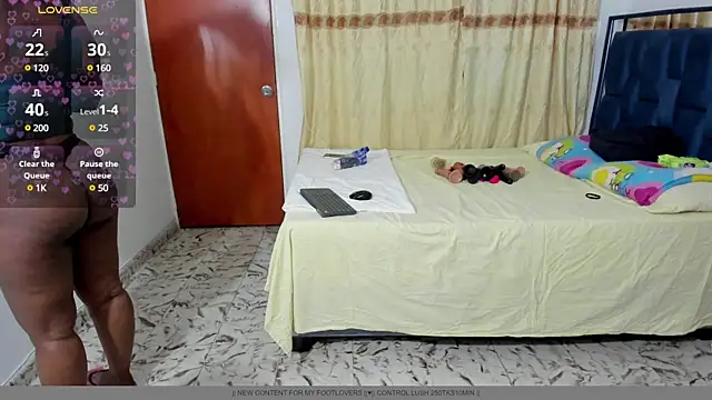 Snapshot of LupeAdams chatting on December 7, 2024, 4:42 am LupeAdams online show from December 7, 2024, 4:42 am