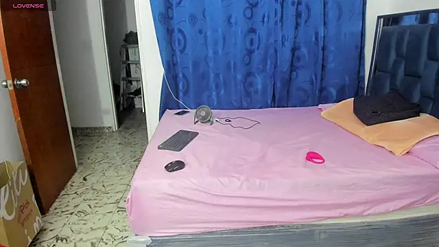 Snapshot of LupeAdams chatting on February 11, 2025, 2:57 am LupeAdams online show from February 11, 2025, 2:57 am