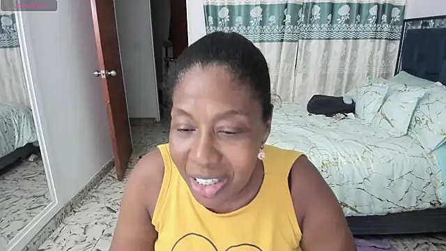 Snapshot of LupeAdams chatting on October 28, 2025, 2:48 am LupeAdams online show from October 28, 2025, 2:48 am