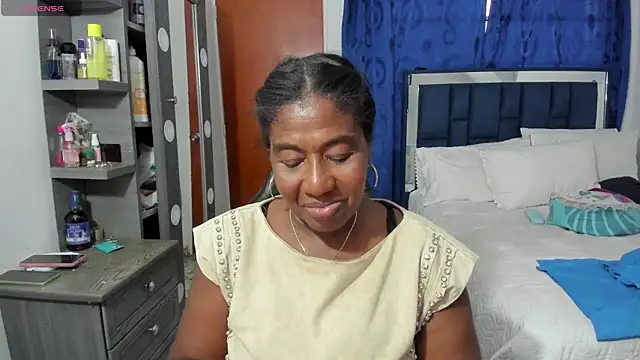 Snapshot of LupeAdams chatting on March 8, 2026, 9:29 pm LupeAdams online show from March 8, 2026, 9:29 pm