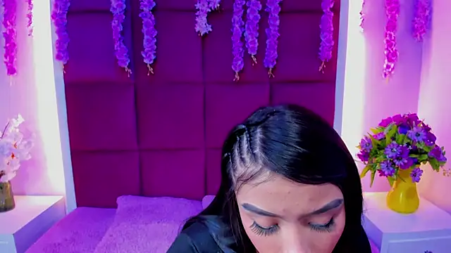 Lola Hott  online show from July 16, 2026, 4:07 am