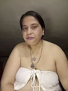 Snapshot of Cynthia186 chatting on August 1, 2026, 10:25 am Cynthia186 online show from August 1, 2026, 10:25 am