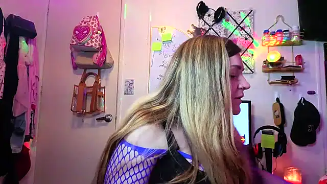 Snapshot of xxKitten chatting on July 21, 2026, 5:21 am xxKitten online show from July 21, 2026, 5:21 am