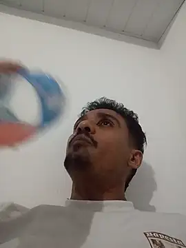 Snapshot of kaliuLeal chatting on August 3, 2026, 2:21 am kaliuLeal online show from August 3, 2026, 2:21 am