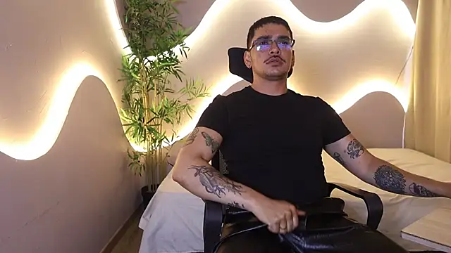 xdaniruiz online show from July 28, 2026, 2:13 pm