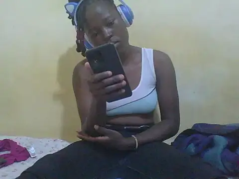 Snapshot of Shan-Avril chatting on July 24, 2026, 8:34 am Shan-Avril online show from July 24, 2026, 8:34 am