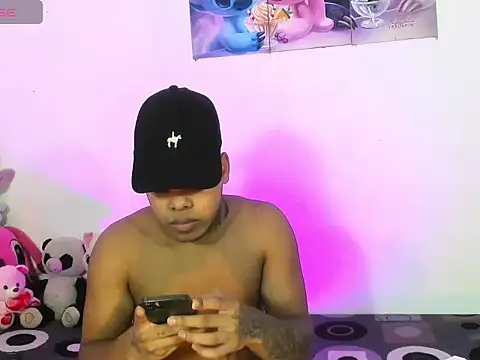 Royalscum online show from August 5, 2026, 7:17 pm