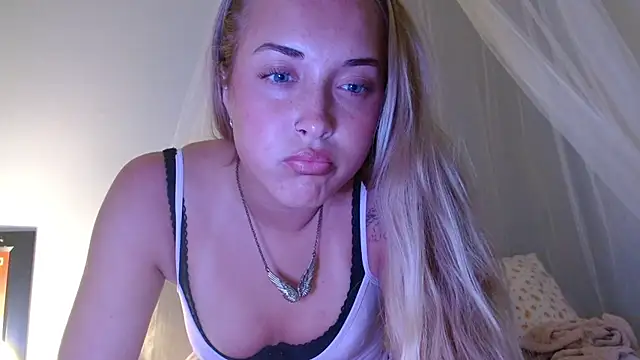 Snapshot of rozzygrace chatting on July 24, 2026, 2:42 am rozzygrace online show from July 24, 2026, 2:42 am