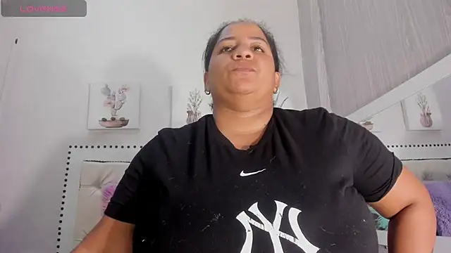 Snapshot of Dajanaaroa chatting on December 19, 2024, 1:40 pm Dajanaaroa online show from December 19, 2024, 1:40 pm