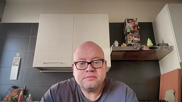 Snapshot of theitalianbear chatting on November 15, 2025, 12:02 pm theitalianbear online show from November 15, 2025, 12:02 pm