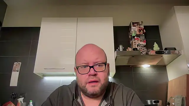 Snapshot of theitalianbear chatting on November 28, 2025, 5:21 am theitalianbear online show from November 28, 2025, 5:21 am