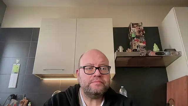 Snapshot of theitalianbear chatting on March 4, 2026, 12:44 pm theitalianbear online show from March 4, 2026, 12:44 pm