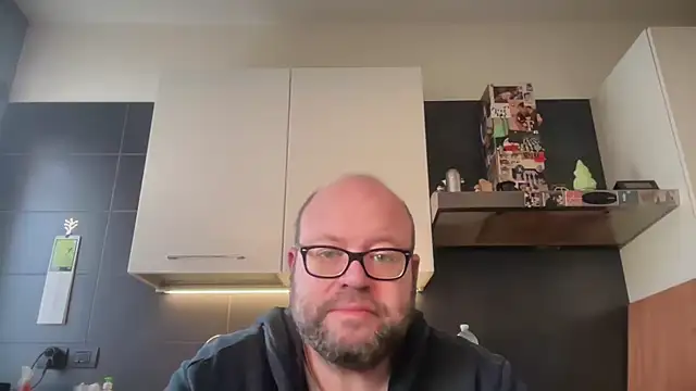 Snapshot of theitalianbear chatting on March 17, 2026, 6:28 am theitalianbear online show from March 17, 2026, 6:28 am