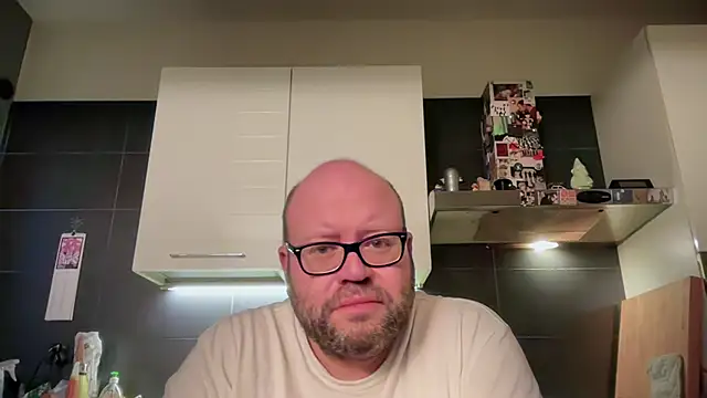 Snapshot of theitalianbear chatting on April 12, 2026, 4:17 am theitalianbear online show from April 12, 2026, 4:17 am