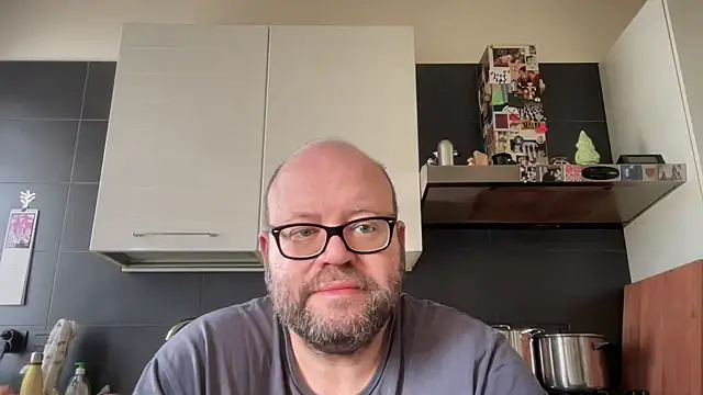 Snapshot of theitalianbear chatting on April 13, 2026, 7:58 am theitalianbear online show from April 13, 2026, 7:58 am