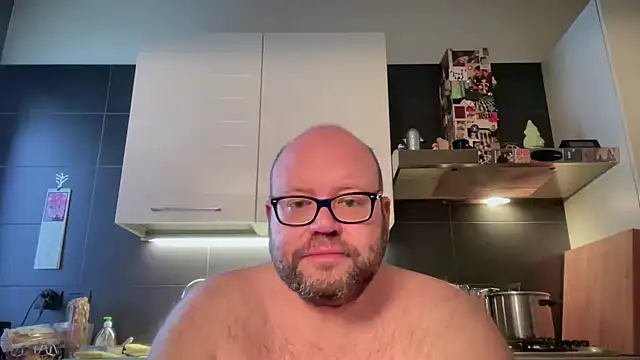 Snapshot of theitalianbear chatting on April 14, 2026, 4:51 am theitalianbear online show from April 14, 2026, 4:51 am