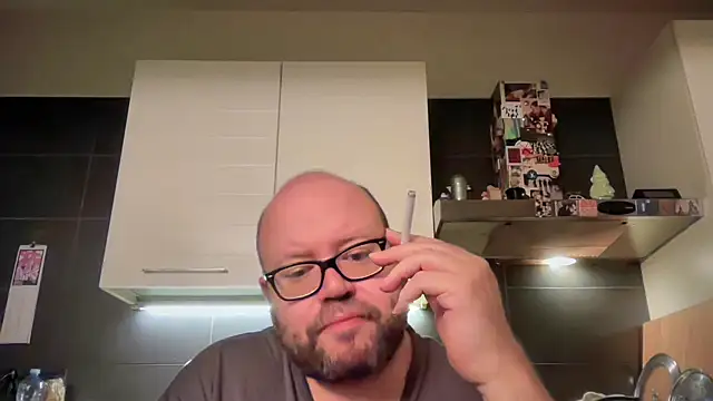 Snapshot of theitalianbear chatting on April 15, 2026, 12:39 am theitalianbear online show from April 15, 2026, 12:39 am