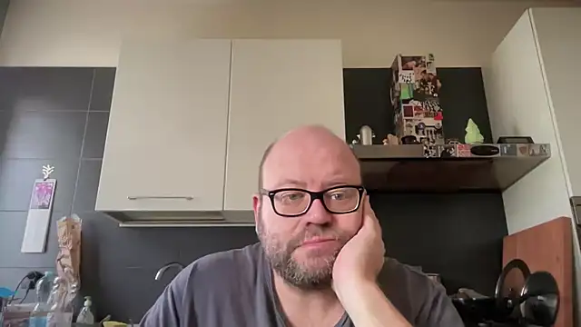 Snapshot of theitalianbear chatting on April 15, 2026, 1:07 pm theitalianbear online show from April 15, 2026, 1:07 pm