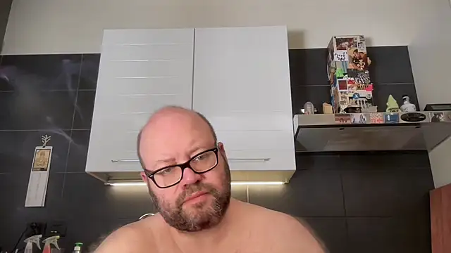 Snapshot of theitalianbear chatting on June 15, 2026, 7:54 am theitalianbear online show from June 15, 2026, 7:54 am