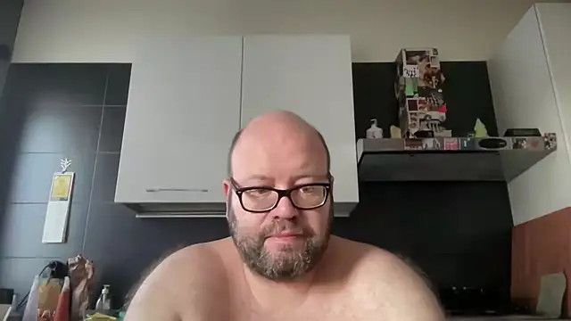 Snapshot of theitalianbear chatting on June 18, 2026, 4:35 am theitalianbear online show from June 18, 2026, 4:35 am