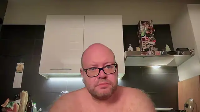 Snapshot of theitalianbear chatting on June 30, 2026, 2:45 am theitalianbear online show from June 30, 2026, 2:45 am