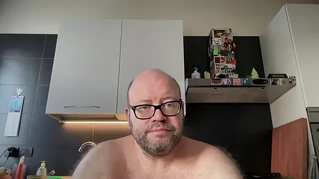 Snapshot of theitalianbear chatting on July 8, 2026, 5:01 am theitalianbear online show from July 8, 2026, 5:01 am