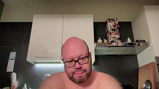 Snapshot of theitalianbear chatting on July 9, 2026, 1:53 am theitalianbear online show from July 9, 2026, 1:53 am