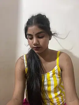 Aayesha Rawat online show from July 28, 2026, 7:39 pm