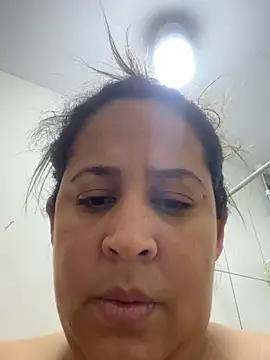 Snapshot of katheisra chatting on August 5, 2026, 6:27 am katheisra online show from August 5, 2026, 6:27 am