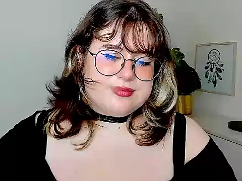 OpheliaLush online show from August 5, 2026, 5:32 am