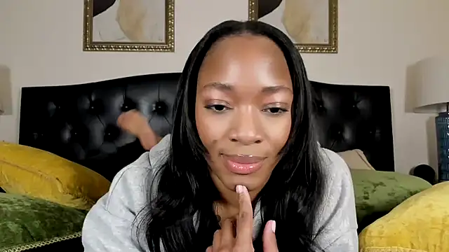 nicolesolace online show from February 20, 2025, 2:02 pm