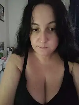 Snapshot of Wini_87 chatting on July 29, 2026, 9:35 pm Wini 87 online show from July 29, 2026, 9:35 pm