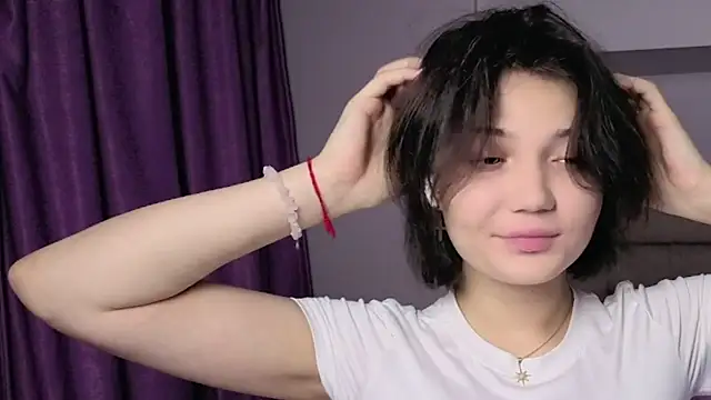 Snapshot of cute__caprice chatting on August 3, 2026, 5:06 pm cute caprice online show from August 3, 2026, 5:06 pm