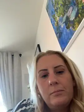 Elegant Erin online show from August 3, 2026, 11:26 am