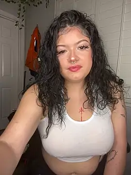 Snapshot of WeluvyouKarma chatting on August 3, 2026, 5:17 am WeluvyouKarma online show from August 3, 2026, 5:17 am