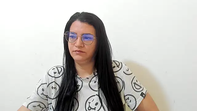 MARILYN GARCIA online show from November 23, 2025, 2:06 pm