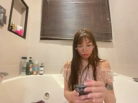 RENESME E online show from August 5, 2026, 1:52 am