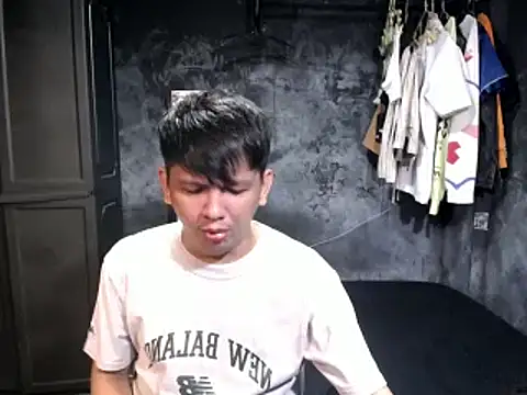 Snapshot of asianPinoy4you chatting on October 4, 2025, 8:34 am asianPinoy4you online show from October 4, 2025, 8:34 am
