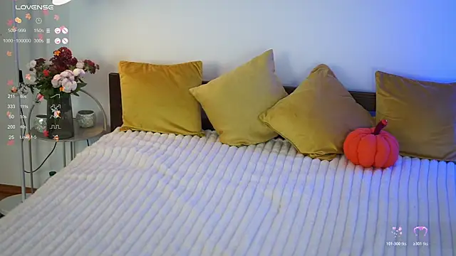 Snapshot of LitleSun chatting on October 24, 2025, 10:11 am LitleSun online show from October 24, 2025, 10:11 am